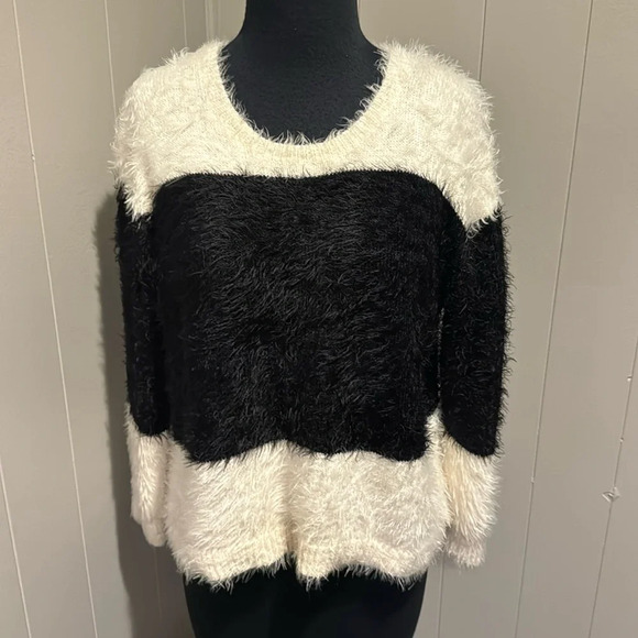 Vince Camuto white/black block soft stretch eyelash knit crewneck sweater. PS. - Picture 1 of 5